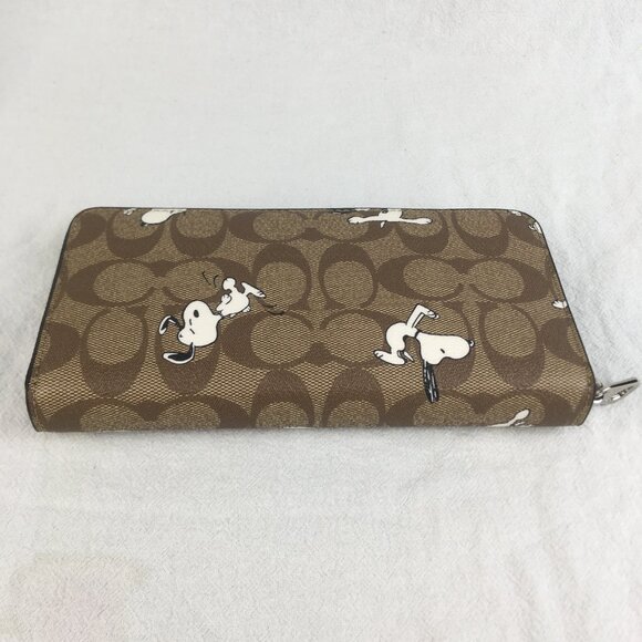 Coach x Peanuts Snoopy Wristlet Wallet - Picture 3 of 9